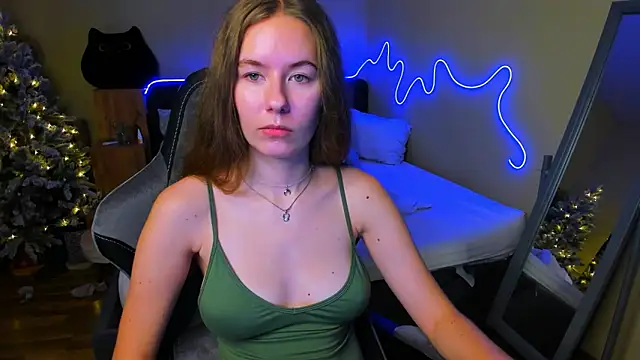 Snapshot of EmilyPaw chatting on December 13, 2025, 8:04 pm EmilyPaw online show from December 13, 2025, 8:04 pm