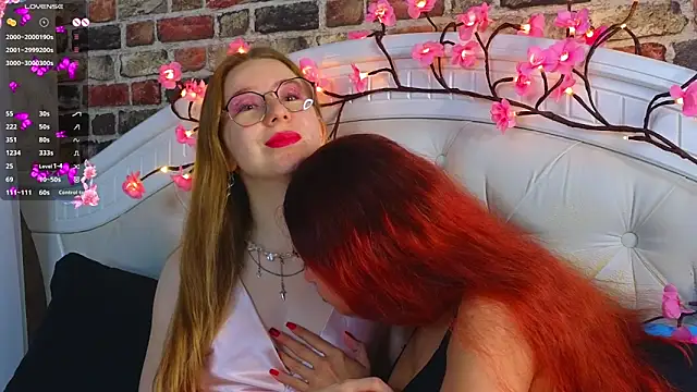 Snapshot of MarjorieBrown chatting on December 2, 2025, 8:21 pm MarjorieBrown online show from December 2, 2025, 8:21 pm