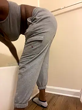 theprettysoles online show from October 6, 2025, 9:15 pm