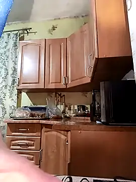 Laura Kiss online show from February 28, 2026, 7:02 pm