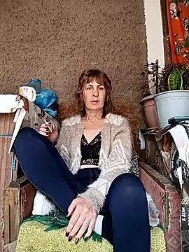 Laura Kiss online show from June 1, 2026, 7:52 am