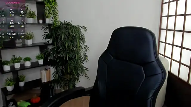 Snapshot of KristineBeauty chatting on September 30, 2025, 8:42 am KristineBeauty online show from September 30, 2025, 8:42 am