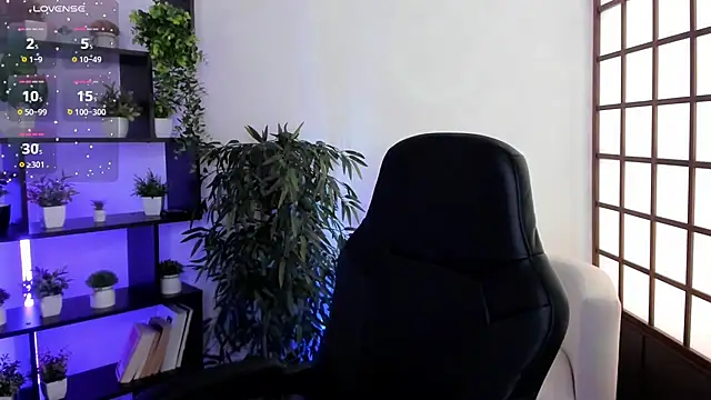 Snapshot of KristineBeauty chatting on December 4, 2025, 8:13 am KristineBeauty online show from December 4, 2025, 8:13 am