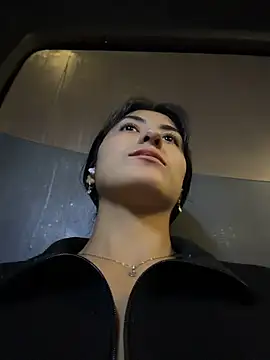 Snapshot of fiorella_paris chatting on February 2, 2026, 2:32 am fiorella paris online show from February 2, 2026, 2:32 am