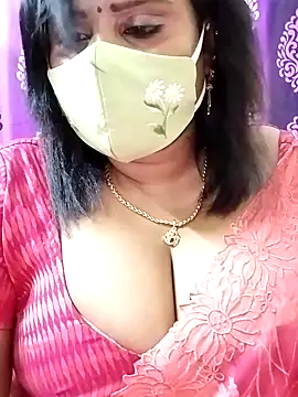 Snapshot of Queenflowerr chatting on October 25, 2025, 5:13 pm Queenflowerr online show from October 25, 2025, 5:13 pm