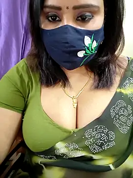 Queenflowerr online show from March 13, 2026, 4:56 pm