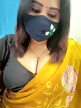Queenflowerr online show from May 8, 2026, 5:50 pm