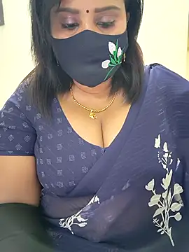 Snapshot of Queenflowerr chatting on November 5, 2025, 6:11 pm Queenflowerr online show from November 5, 2025, 6:11 pm