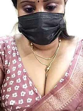 Snapshot of Queenflowerr chatting on February 26, 2025, 7:42 pm Queenflowerr online show from February 26, 2025, 7:42 pm