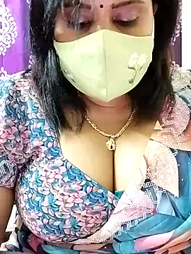 Snapshot of Queenflowerr chatting on October 26, 2025, 7:03 pm Queenflowerr online show from October 26, 2025, 7:03 pm