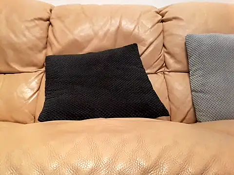 Snapshot of Berniwix2 chatting on October 27, 2025, 5:52 am Berniwix2 online show from October 27, 2025, 5:52 am