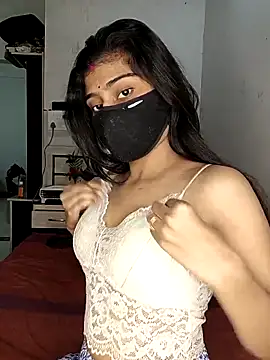 Snapshot of Love-N chatting on November 16, 2025, 5:28 pm Love-N online show from November 16, 2025, 5:28 pm