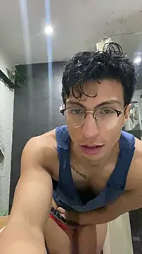 Snapshot of ApoloCruz chatting on November 12, 2025, 11:47 am ApoloCruz online show from November 12, 2025, 11:47 am