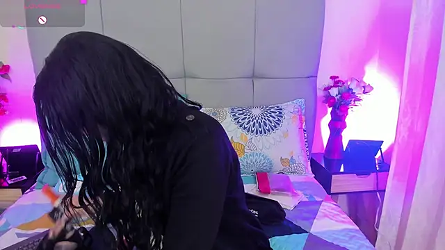 Snapshot of scarlet_hit chatting on December 4, 2025, 4:55 am scarlet hit online show from December 4, 2025, 4:55 am