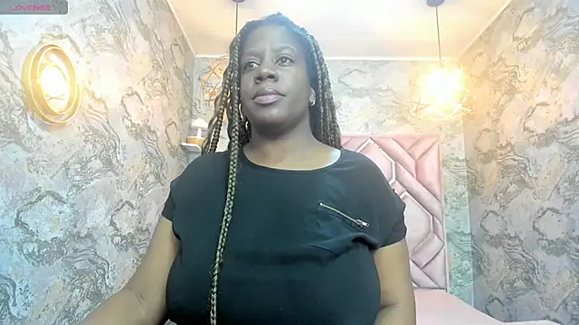 Snapshot of nefertiti_ebony chatting on October 15, 2025, 4:37 pm nefertiti ebony online show from October 15, 2025, 4:37 pm