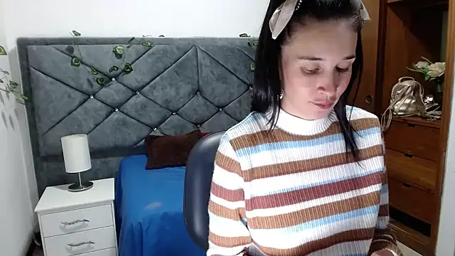 victoria adams07 online show from April 8, 2026, 2:07 pm