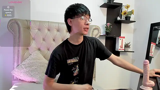 Snapshot of OliverWhite18 chatting on January 29, 2025, 12:24 pm OliverWhite18 online show from January 29, 2025, 12:24 pm