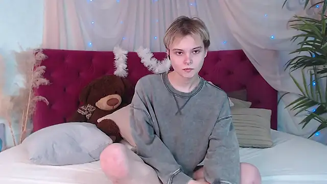 Snapshot of DemianEnglen chatting on October 8, 2025, 9:37 pm DemianEnglen online show from October 8, 2025, 9:37 pm