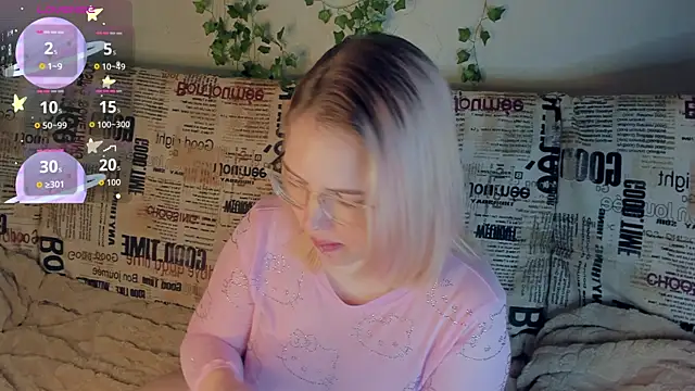 Snapshot of Manic_pixie_ chatting on September 19, 2025, 4:00 pm Manic pixie online show from September 19, 2025, 4:00 pm