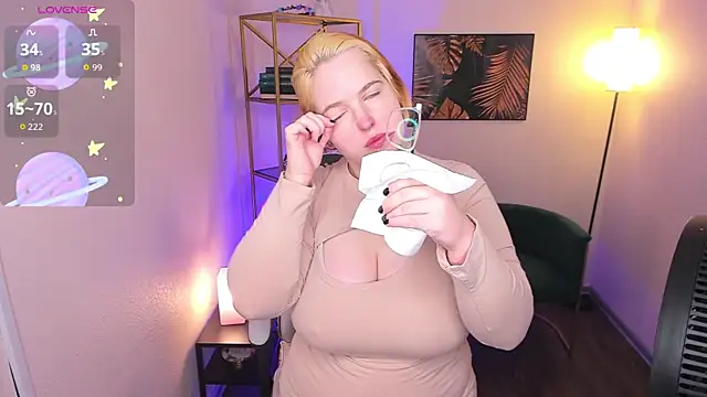 Manic pixie  online show from April 15, 2026, 5:35 am