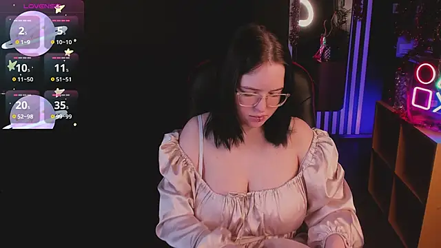 Manic pixie  online show from December 18, 2025, 4:11 pm