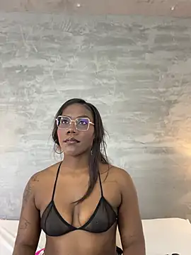 Snapshot of Alaia_Colins chatting on July 2, 2026, 1:39 am Alaia Colins online show from July 2, 2026, 1:39 am