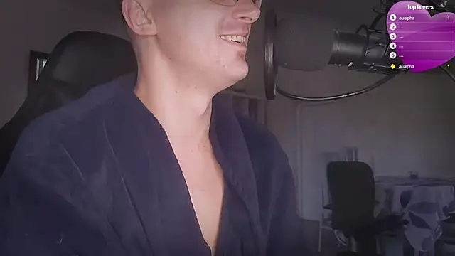 Snapshot of Moonsire1 chatting on September 14, 2025, 5:57 pm Moonsire1 online show from September 14, 2025, 5:57 pm