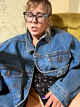 Snapshot of I_am_babydoll chatting on November 19, 2025, 3:50 am I am babydoll online show from November 19, 2025, 3:50 am