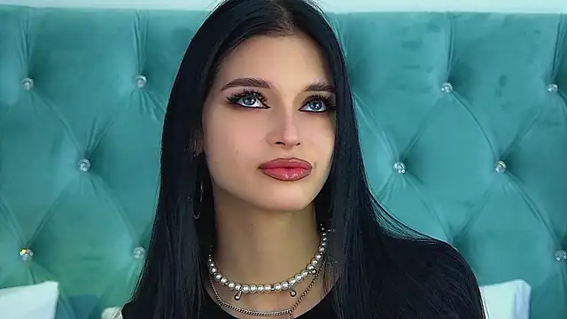 Snapshot of BeverlyMost chatting on February 4, 2026, 6:58 pm BeverlyMost online show from February 4, 2026, 6:58 pm