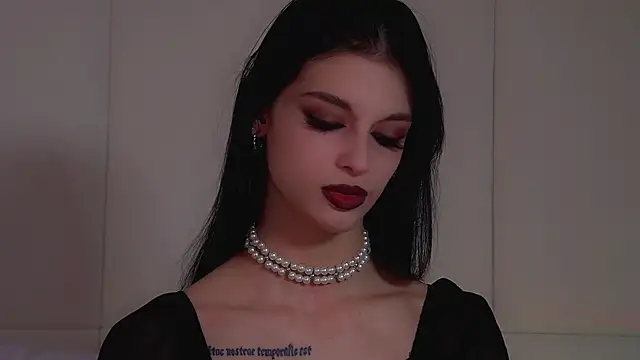 Snapshot of BeverlyMost chatting on November 8, 2025, 7:45 am BeverlyMost online show from November 8, 2025, 7:45 am