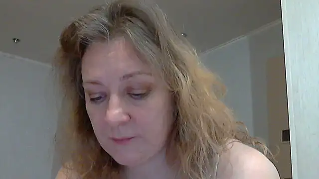 WriterInna44 online show from February 12, 2025, 11:40 am