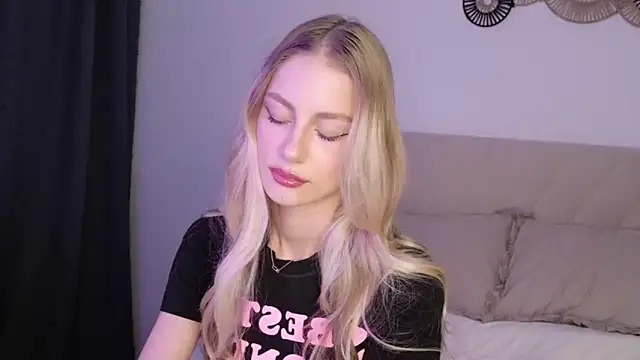 GabriellaOlsen online show from June 18, 2026, 1:27 pm