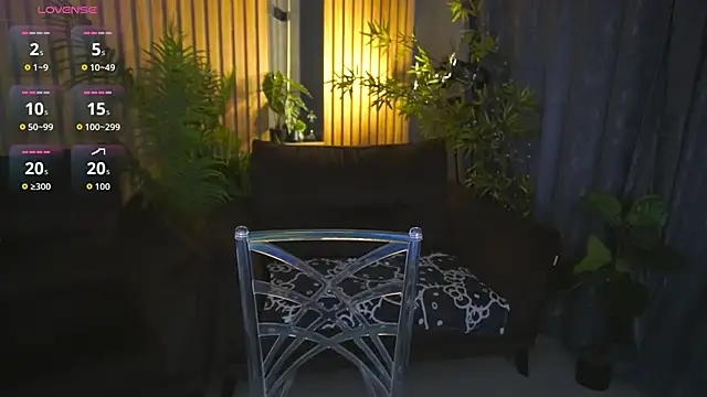 Snapshot of AureliaBliss_ chatting on October 19, 2025, 5:54 am AureliaBliss online show from October 19, 2025, 5:54 am