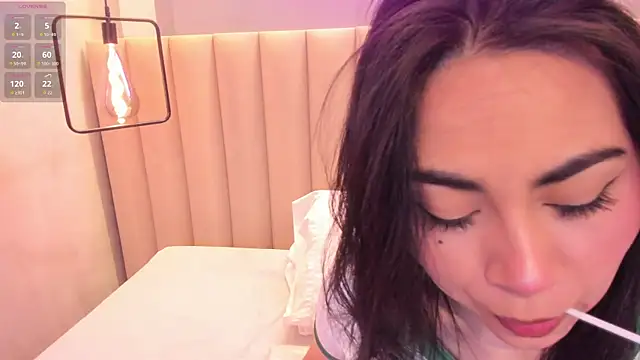 Naomymonroe  online show from December 3, 2025, 9:36 pm