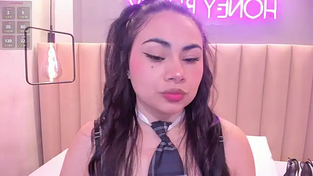 Naomymonroe  online show from November 29, 2025, 9:37 pm