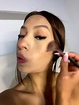 Snapshot of bella_bloomg chatting on November 25, 2025, 9:15 pm bella bloomg online show from November 25, 2025, 9:15 pm