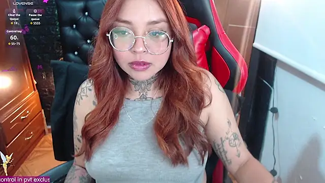 Snapshot of natyk_m chatting on October 22, 2025, 11:14 pm natyk m online show from October 22, 2025, 11:14 pm