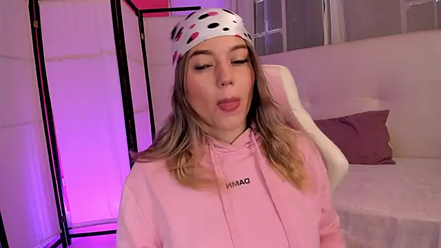 Snapshot of alaia_greyy chatting on January 19, 2026, 1:15 pm alaia greyy online show from January 19, 2026, 1:15 pm