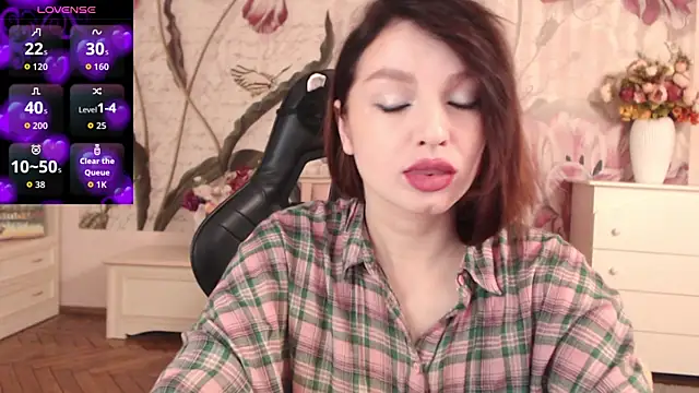 Snapshot of BritneyBarker chatting on November 3, 2025, 1:22 am BritneyBarker online show from November 3, 2025, 1:22 am