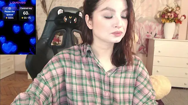 Snapshot of BritneyBarker chatting on December 2, 2025, 12:55 am BritneyBarker online show from December 2, 2025, 12:55 am