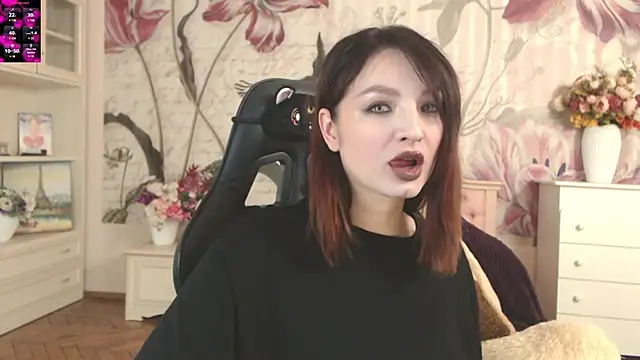 Snapshot of BritneyBarker chatting on October 30, 2025, 7:17 am BritneyBarker online show from October 30, 2025, 7:17 am