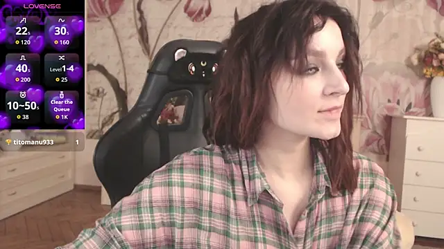 Snapshot of BritneyBarker chatting on November 29, 2025, 2:44 am BritneyBarker online show from November 29, 2025, 2:44 am