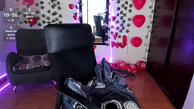 saray  jones online show from February 19, 2026, 1:08 pm