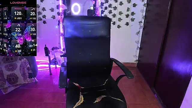 Snapshot of saray__jones chatting on September 24, 2025, 1:06 pm saray jones online show from September 24, 2025, 1:06 pm