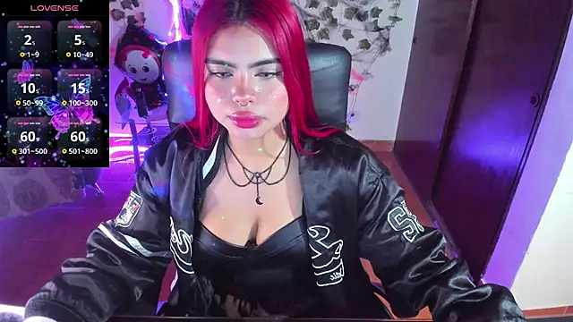 Snapshot of saray__jones chatting on October 7, 2025, 12:39 pm saray jones online show from October 7, 2025, 12:39 pm