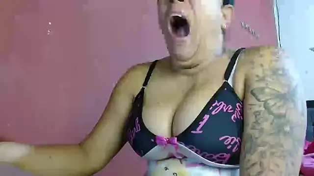 Snapshot of Tammyymilf chatting on October 5, 2025, 9:55 am Tammyymilf online show from October 5, 2025, 9:55 am