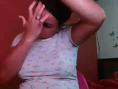 Snapshot of Tammyymilf chatting on October 15, 2025, 5:10 pm Tammyymilf online show from October 15, 2025, 5:10 pm