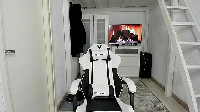 Snapshot of DavidNaidis chatting on January 31, 2025, 3:33 pm DavidNaidis online show from January 31, 2025, 3:33 pm