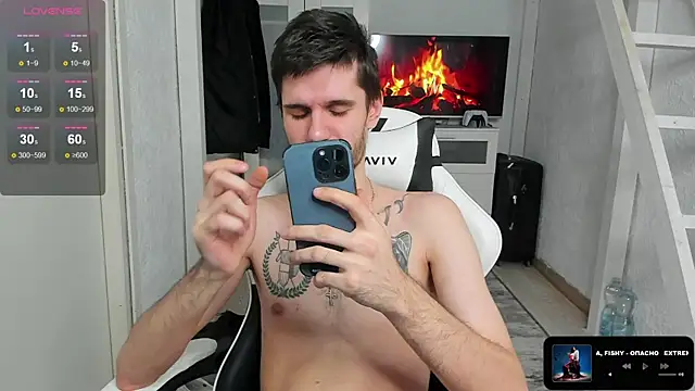 Snapshot of DavidNaidis chatting on March 1, 2025, 12:17 am DavidNaidis online show from March 1, 2025, 12:17 am