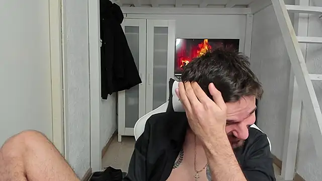 Snapshot of DavidNaidis chatting on March 6, 2025, 11:53 pm DavidNaidis online show from March 6, 2025, 11:53 pm